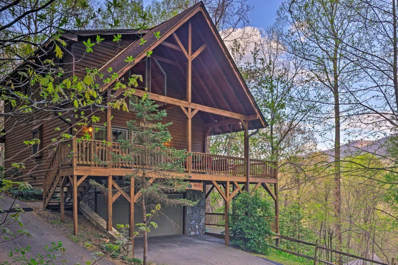 Spacious Maggie Valley Cabin With Hot Tub And Mtn View Exterior photo