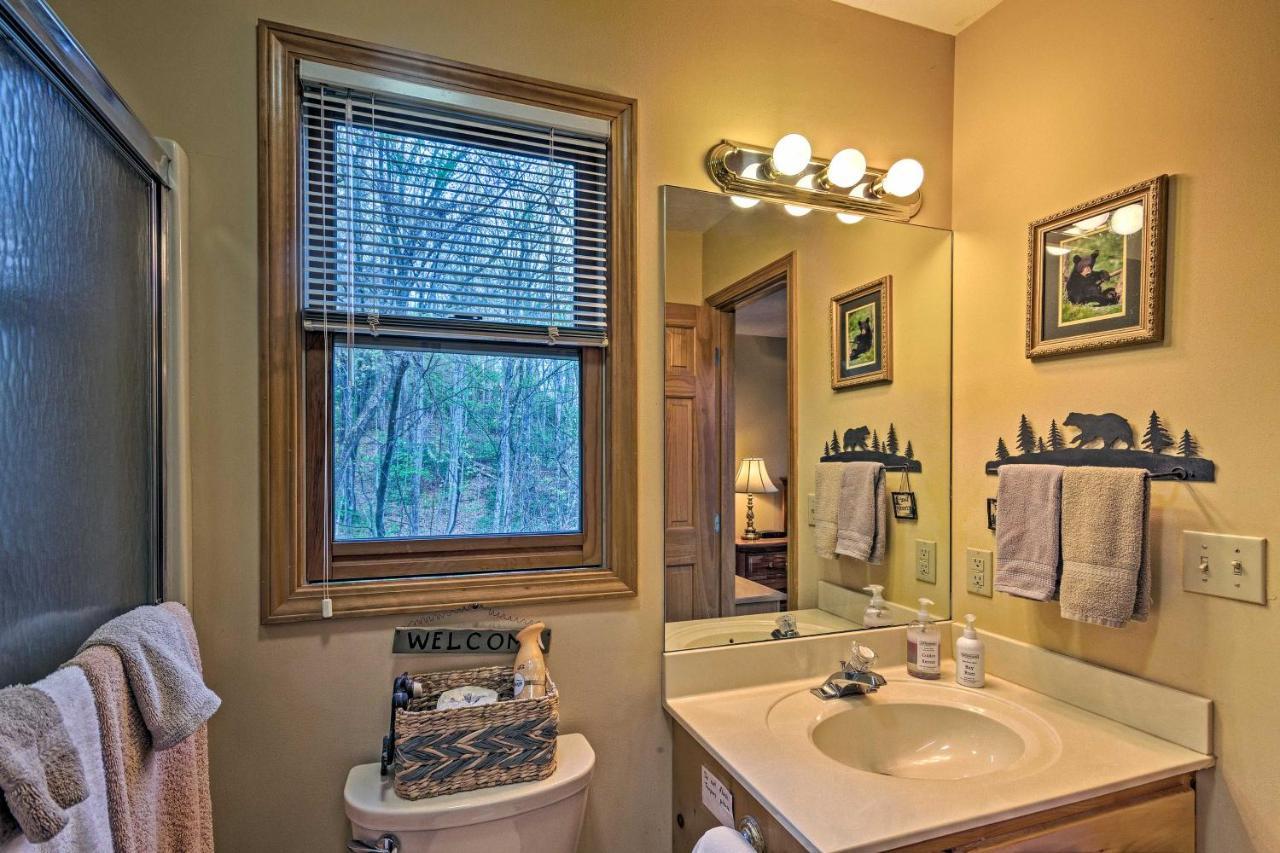 Spacious Maggie Valley Cabin With Hot Tub And Mtn View Exterior photo