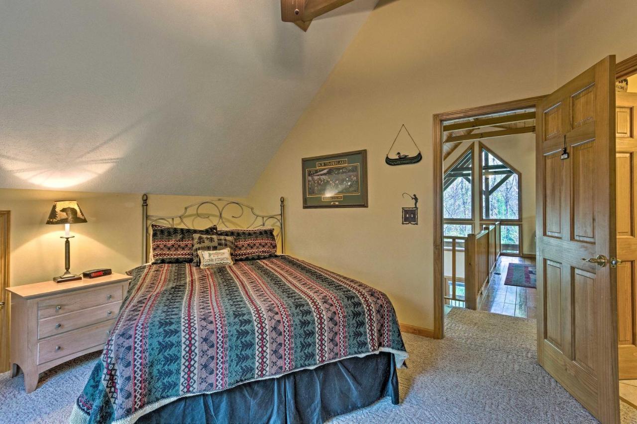 Spacious Maggie Valley Cabin With Hot Tub And Mtn View Exterior photo